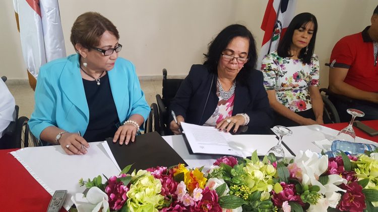 Firma convenio entre Comunidad Digna y ASODIFIMO.