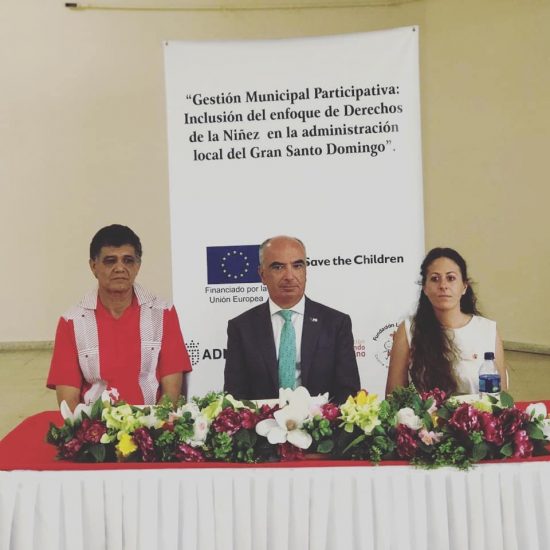 Certificación de 40 miembros de la Alcaldía de Santo Domingo Oeste en Derechos de la Niñez y Gestión Pública