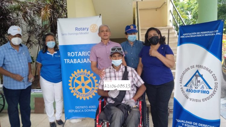 2da Jornada de entrega de sillas de ruedas del Club Rotario Santo Domingo Mirador y ASODIFIMO.