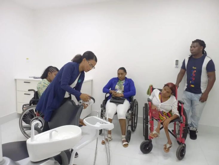 Visita a la Clínica Odontológica Arroyo Hondo para accesibilidad física en sus instalaciones.