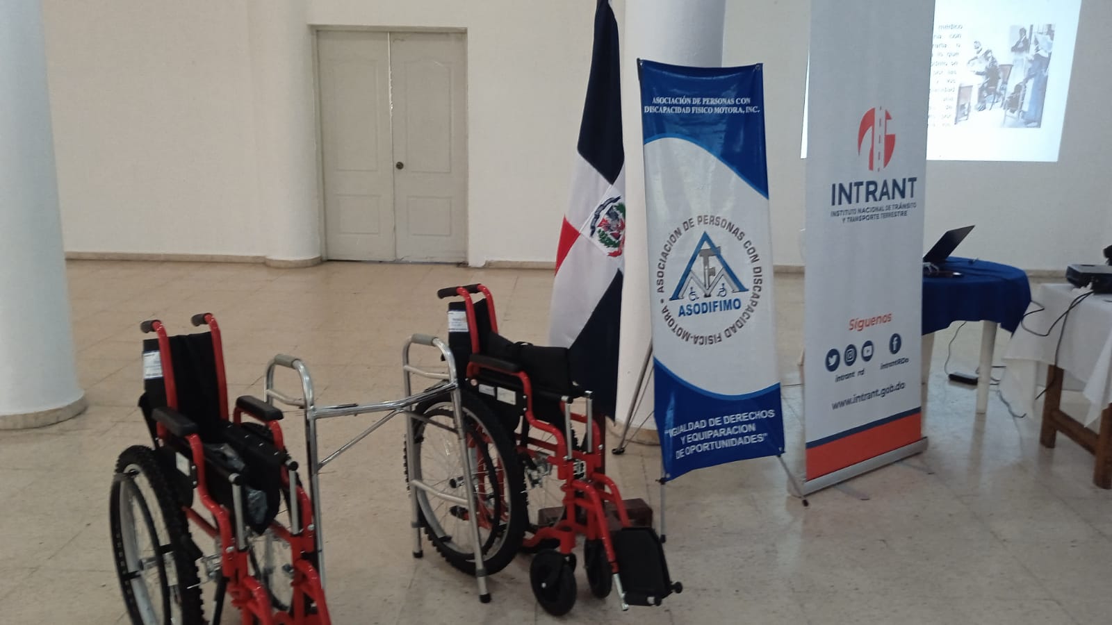 “ASODIFIMO junto al INTRANT sensibilizan a choferes del transporte público y privado sobre Inclusión de las Personas con Discapacidad en el transporte y la Terminología apropiada para referirse a las personas con discapacidad.”